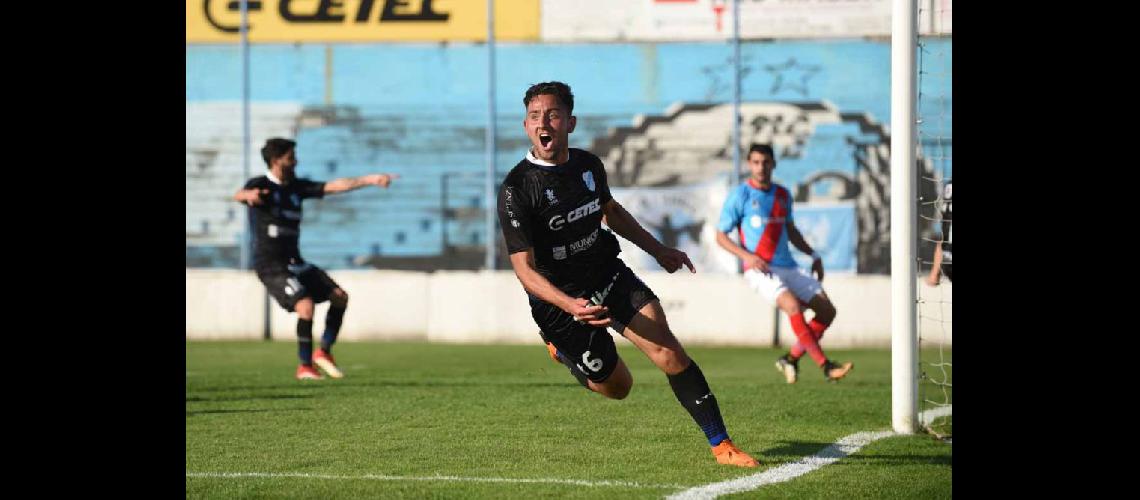 Ante Arsenal marcoacute su primer gol como profesional