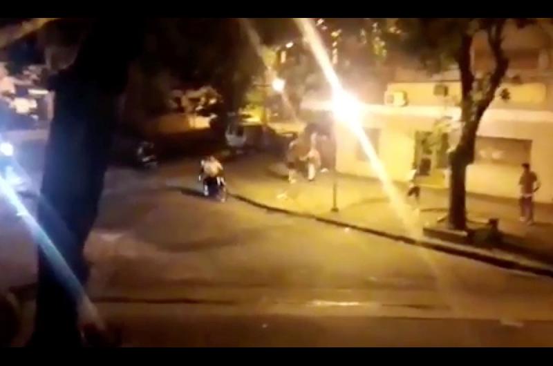 Fiesta clandestina de Navidad- apuntildealaron a un funcionario e hirieron a dos policiacuteas
