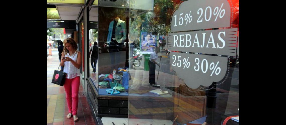 El 721-en-porciento- de los negocios fiacutesicos consultados tuvieron bajas anuales en sus ventas