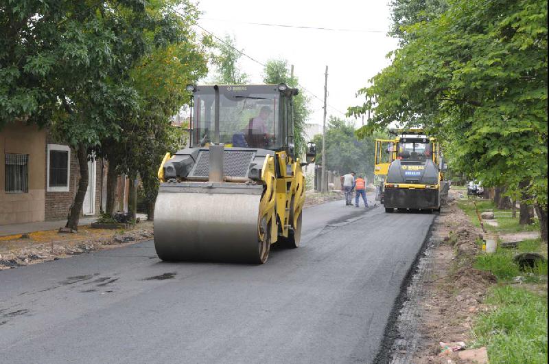 las obras permiten mejorar la infraestructura urbana afirmoacute el intendente martiacuten insaurralde
