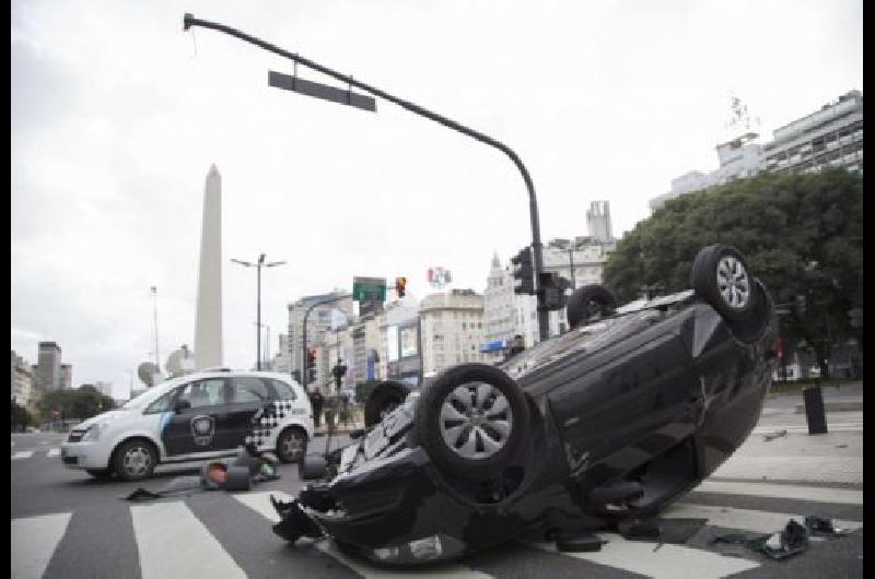 Cinco peatones mueren atropellados por diacutea en la Argentina