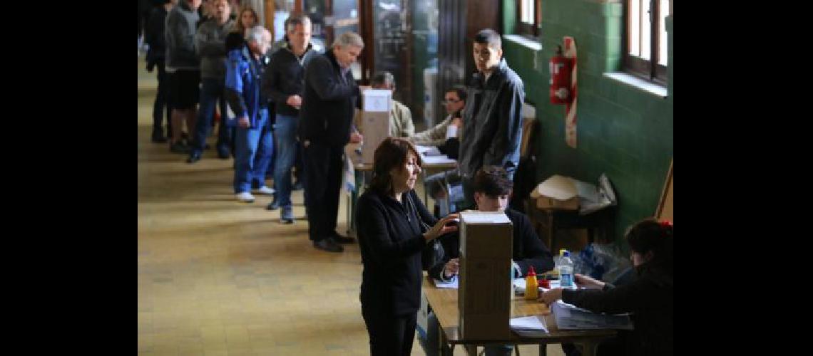 El Gobierno busca agilizar el conteo de votos y eliminar los telegramas
