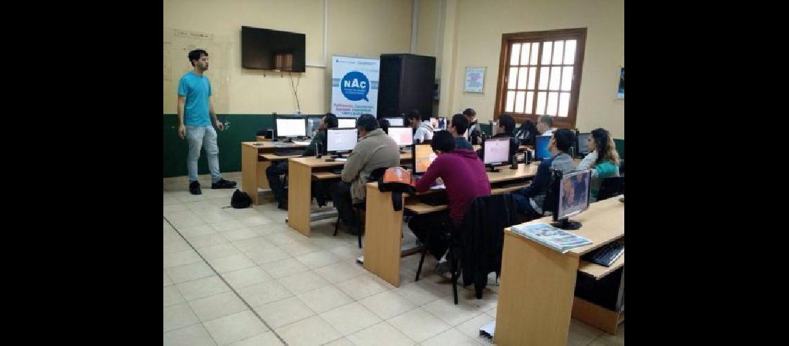 Proyecto Nahual capacita a chicos de barrios vulnerables en programacioacuten y control de software