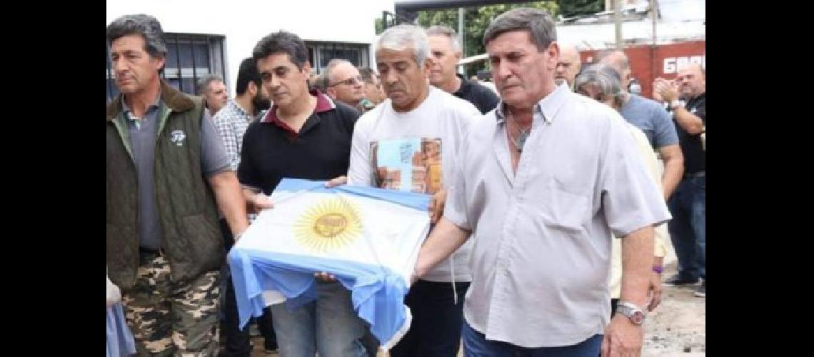 Identificaron a un soldado de Lanuacutes que murioacute en Malvinas
