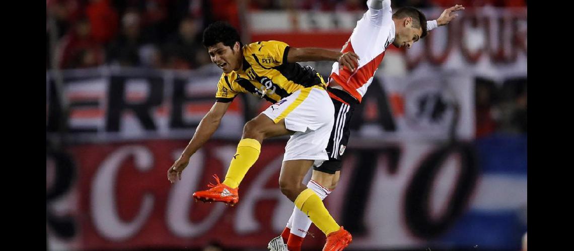 Guaraniacute todaviacutea no confirmoacute la salida de Robert Rojas a Lanuacutes 