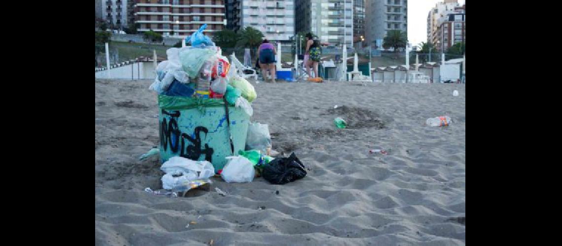 Maacutes del 80-en-porciento- de la basura en las playas bonaerenses es plaacutestico