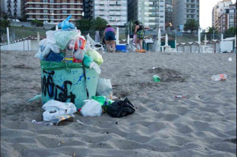 Maacutes del 80-en-porciento- de la basura en las playas bonaerenses es plaacutestico