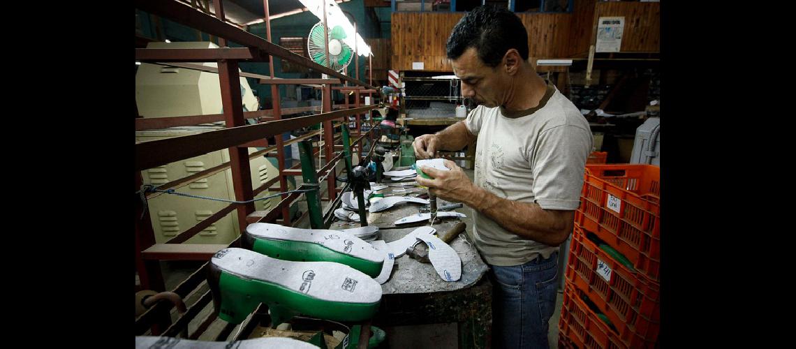 quotLa industria textil argentina es de punta y ha perdido 17 mil puestos de trabajoquot afirmaron