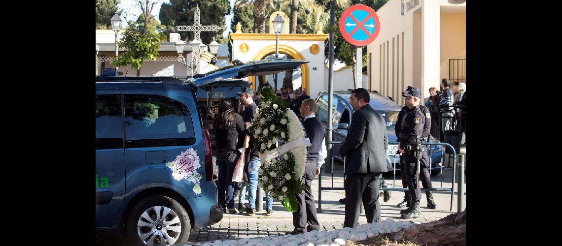 Despidieron los restos en un adioacutes muy emotivo presidido por una ceremonia religiosa