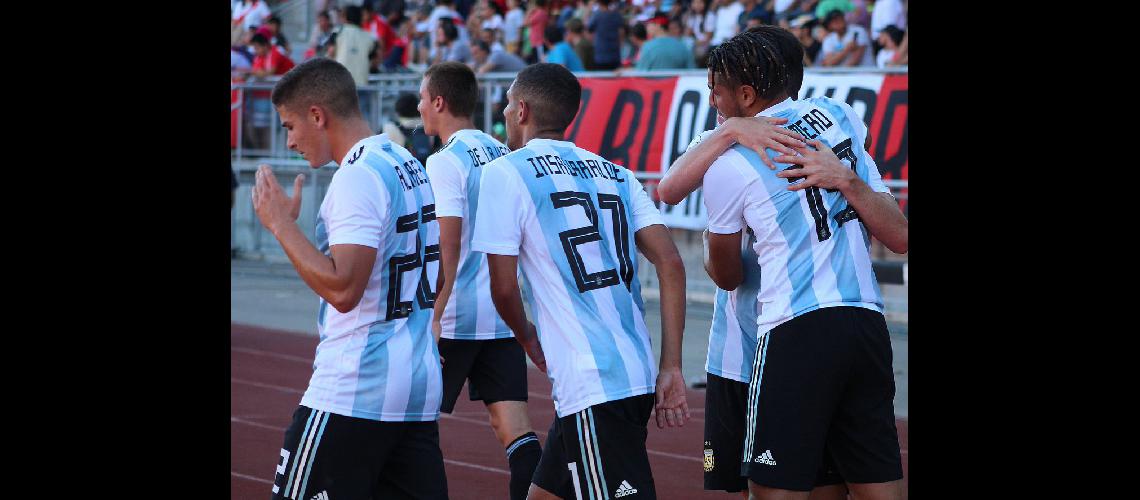 Argentina precisa un triunfo para no complicarse entre los primeros cuatro
