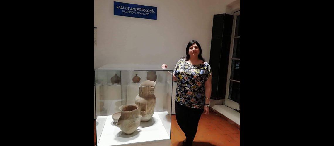 Nacioacute en Temperley y es profesora de historia en Lanuacutes y Lomas 