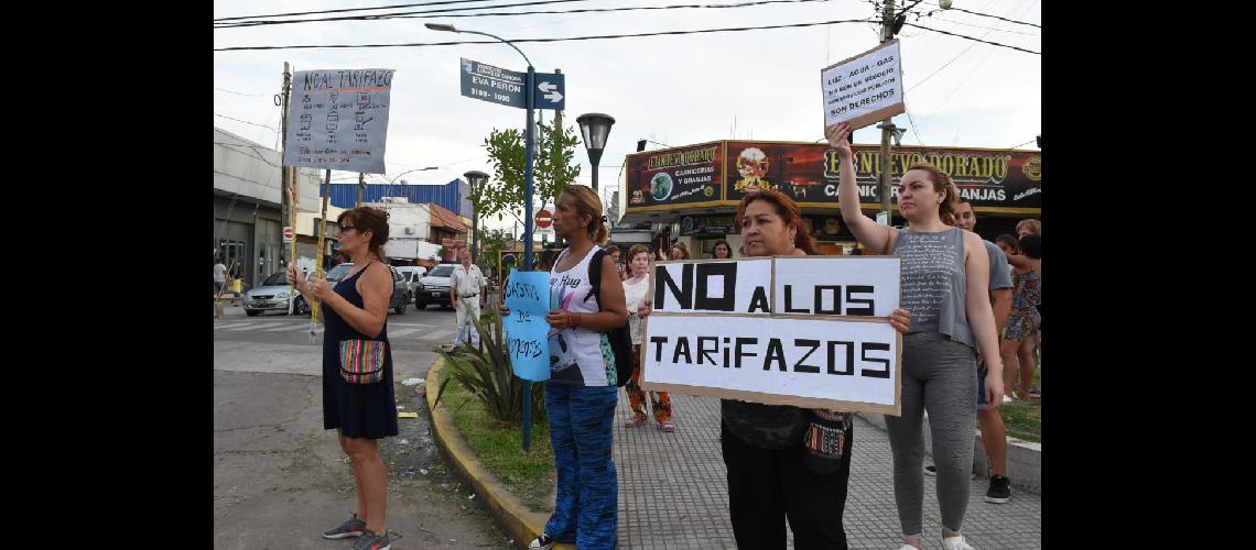 Vecinos de Lomas se unieron contra el tarifazo del Gobierno
