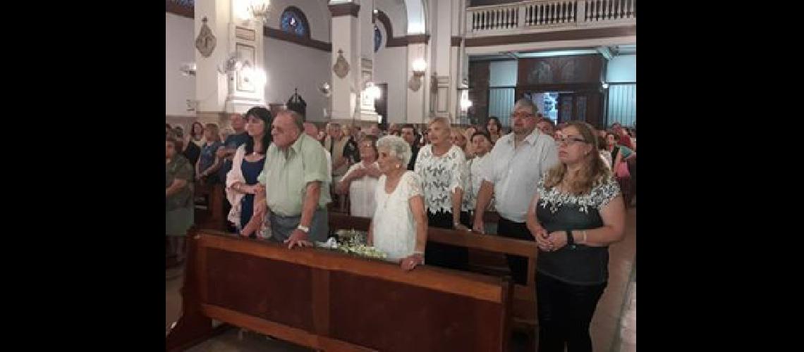 Dijeron ldquoSiacute quierordquo durante la bendicioacuten presidida por el paacuterroco Rubeacuten Revello 