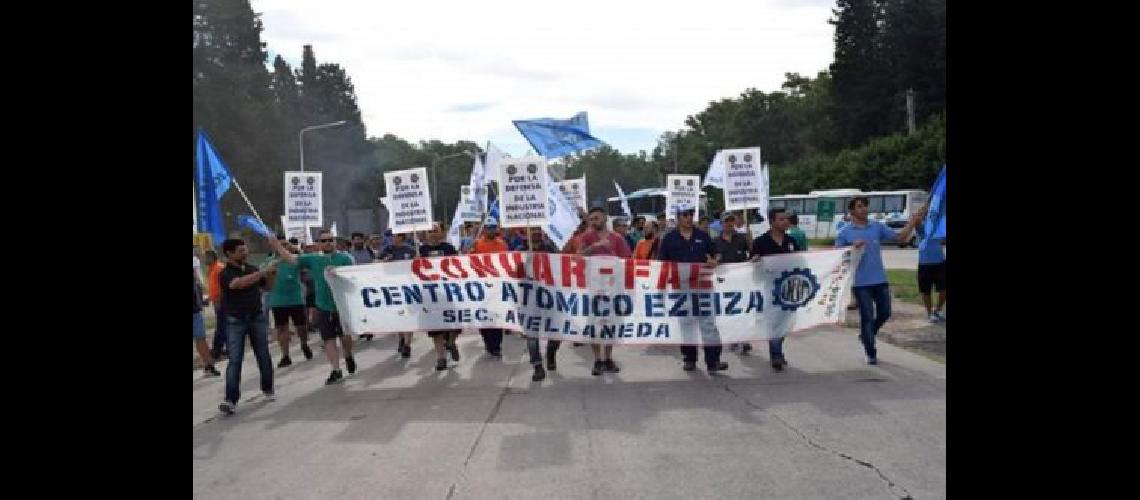 Denuncian una ola de despidos en el Centro Atoacutemico Ezeiza