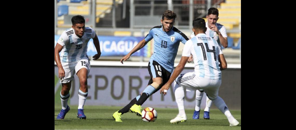 Argentina en otra gran actuacioacuten vencioacute a Uruguay y estaacute en el Mundial