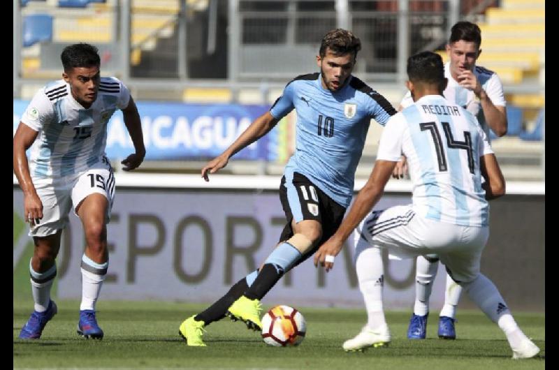 Argentina en otra gran actuacioacuten vencioacute a Uruguay y estaacute en el Mundial