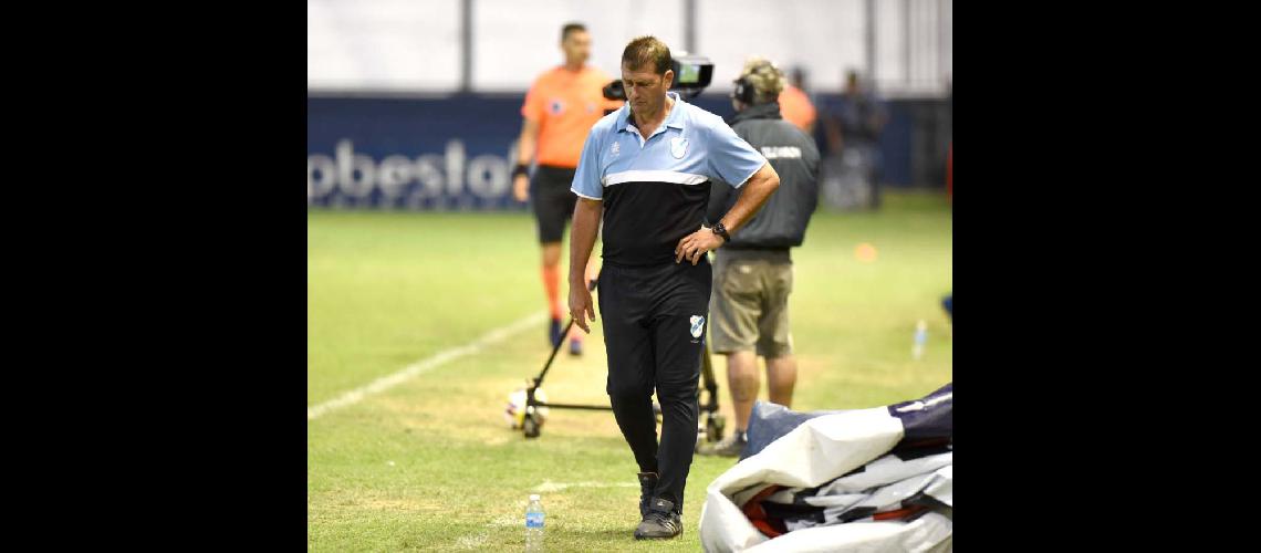 El teacutecnico celeste todaviacutea no definioacute el equipo
