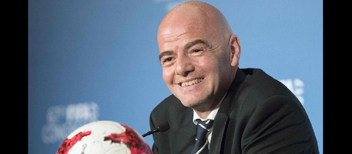 Infantino adelantoacute que a medidos de marzo se estudiaraacute elevar el cupo para Qatar