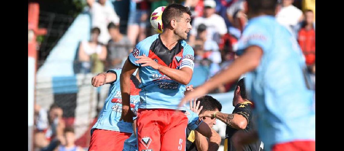 Marcelo Lamas cumplioacute la sancioacuten y retornariacutea al equipo titular en Santiago del Estero