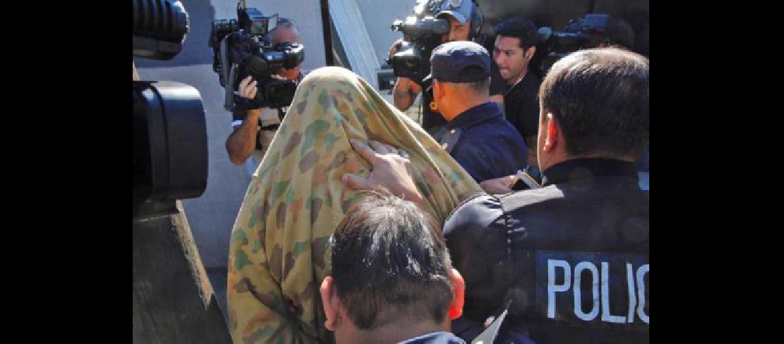 Detuvieron a Rauacutel Velaztiqui el hombre que llevoacute a Natacha Jaitt al saloacuten donde murioacute