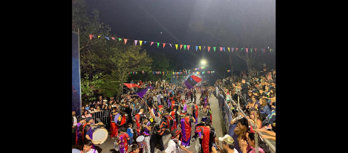 Maacutes de 10 mil vecinos celebraron el Carnaval en el Parque de Lomas