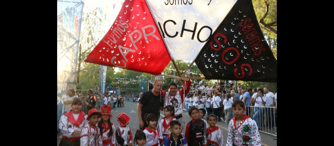 Maacutes de 10 mil vecinos celebraron el Carnaval en el Parque de Lomas