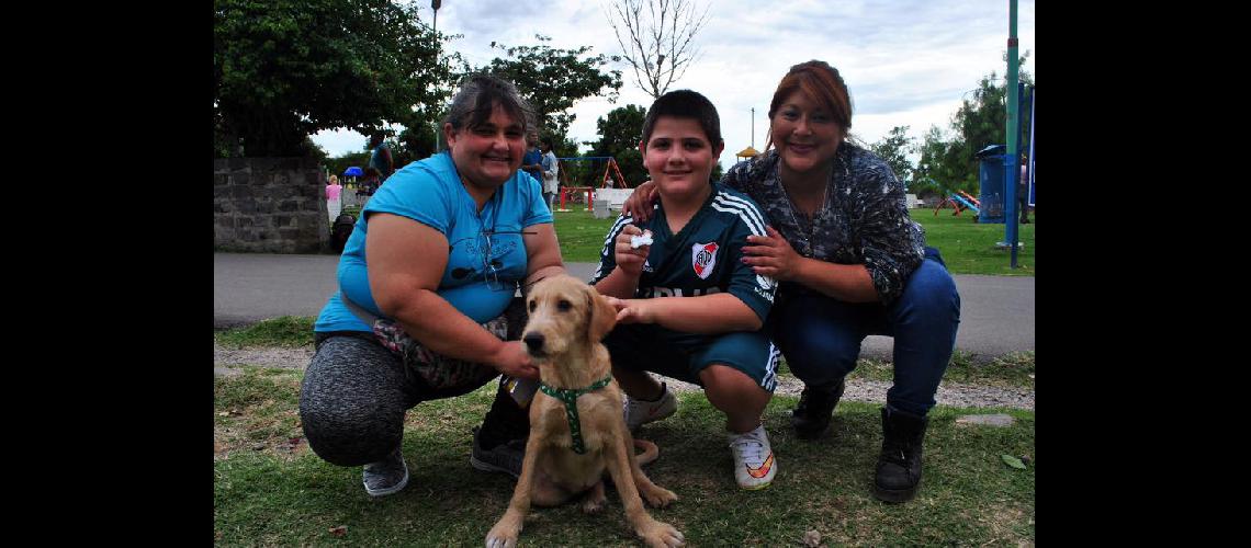En el Parque Finky ocho familias de Lomas se convirtieron en adoptantes de mascotas