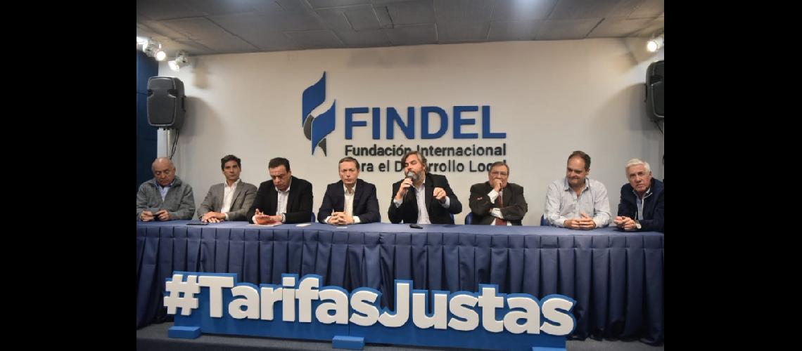 Intendentes piden un freno al tarifazo de Vidal en la luz