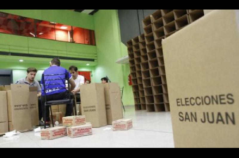 Elecciones en San Juan- Sergio Untildeac va por la reeleccioacuten con un ojo puesto en 2023