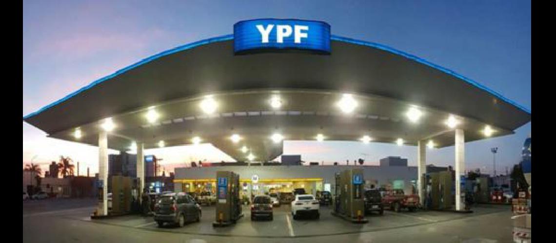 Desde hoy YPF aumentoacute el precio de sus combustibles