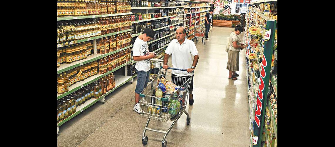 Inflacioacuten- fue del 547-en-porciento- en los uacuteltimos 12 meses y la maacutes alta en 27 antildeos