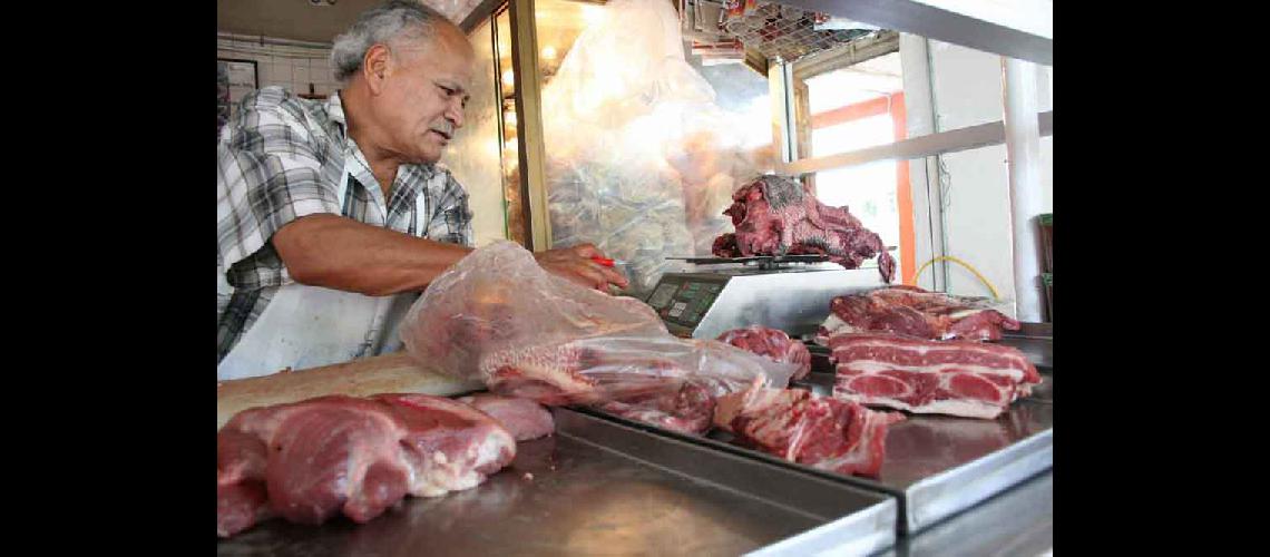 Los frigoriacuteficos se comprometieron a vender 120 mil kilos por semana de asado vaciacuteo y matambre a 149 el kilo