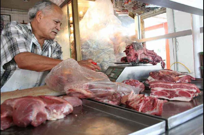 Los frigoriacuteficos se comprometieron a vender 120 mil kilos por semana de asado vaciacuteo y matambre a 149 el kilo