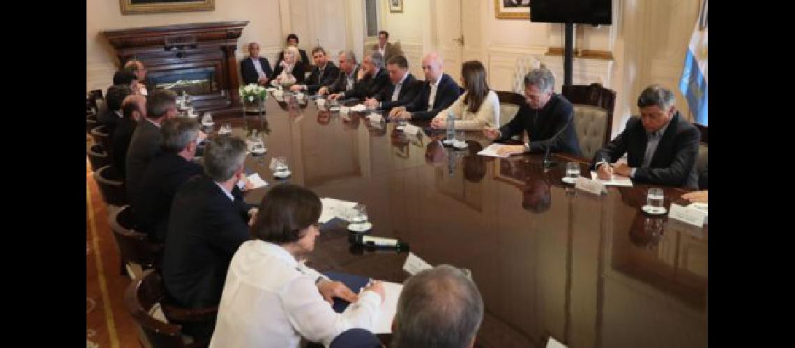 Macri se reuniraacute con empresarios a Casa Rosada en medio de fuertes criacuteticas