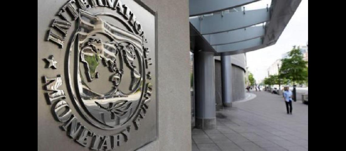 El FMI advierte que la suba de la pobreza pone en riesgo el programa econoacutemico
