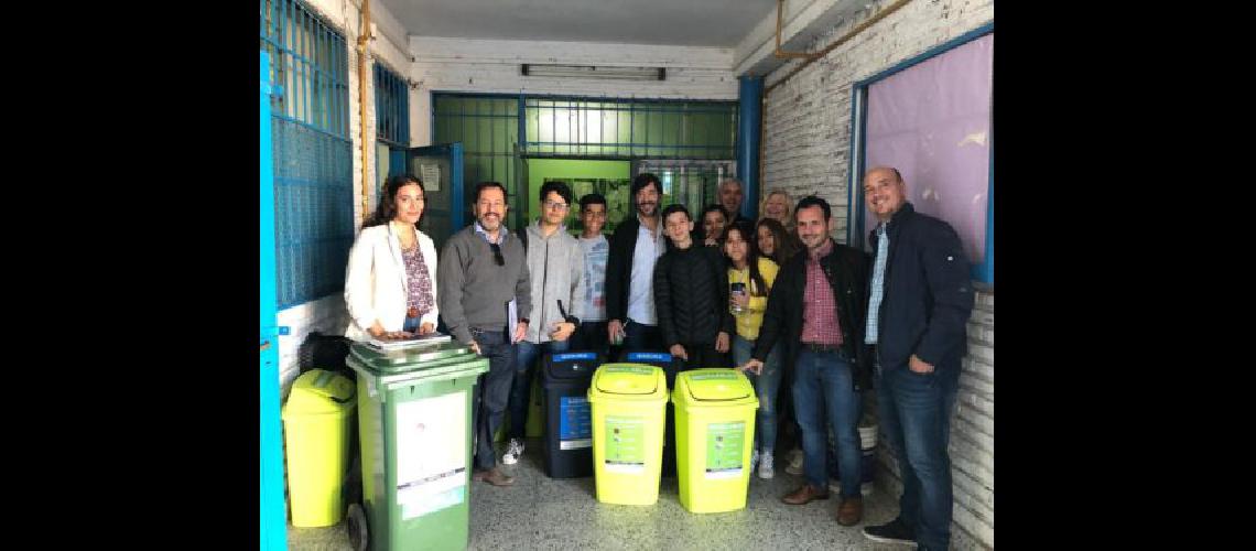 Entregan kits de separacioacuten de residuos en escuelas de Llavallol