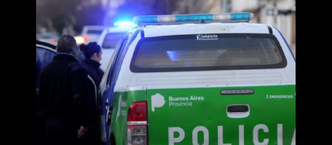 Un Policiacutea matoacute a un delincuente que le quiso robar la moto en Fiorito