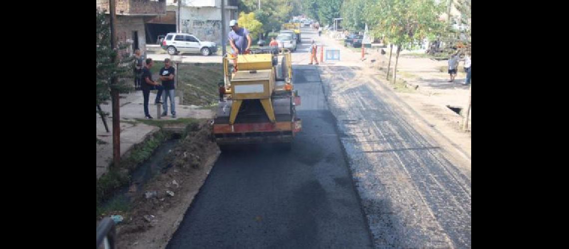Mantienen y mejoran las calles de Budge con obras de infraestructura