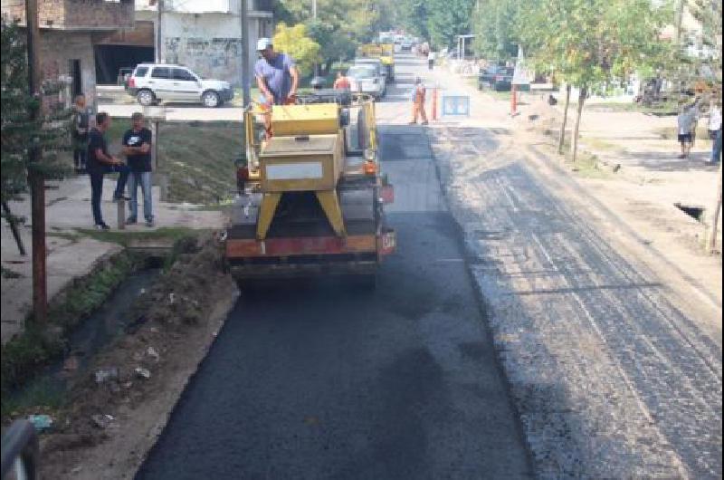 Mantienen y mejoran las calles de Budge con obras de infraestructura