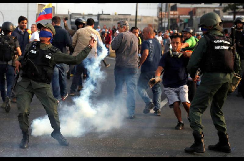Venezuela- la oposicioacuten a Maduro insta a un golpe de Estado