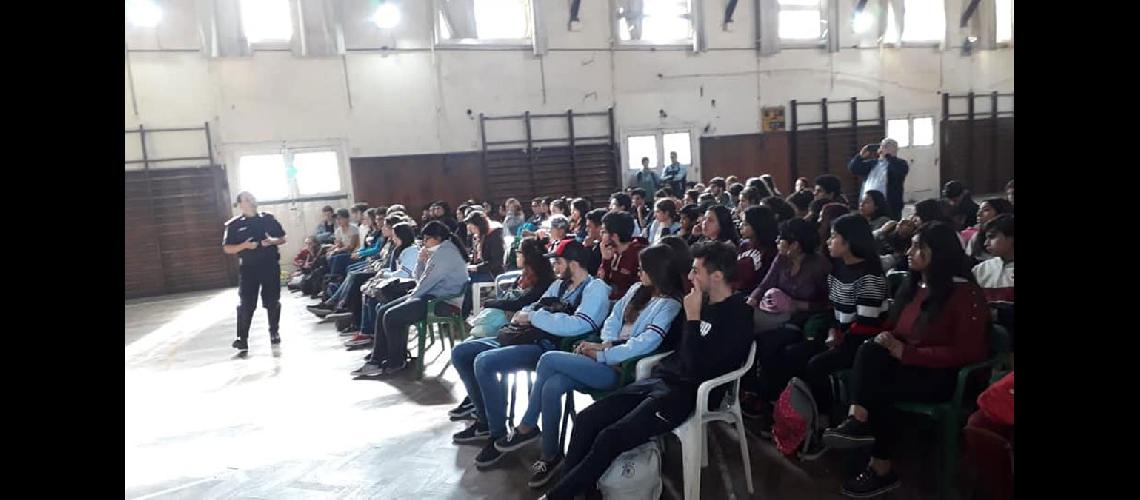 Un total de 268 estudiantes del mantildeana y tarde participaron de la capacitacioacuten