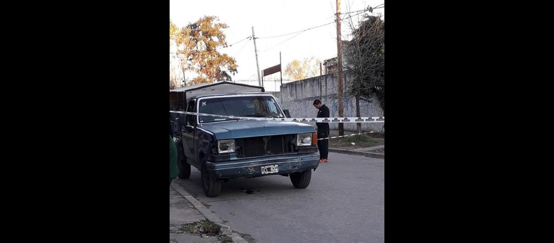 el hombre estaba trabajando con su camioacuten cuando fue atacado