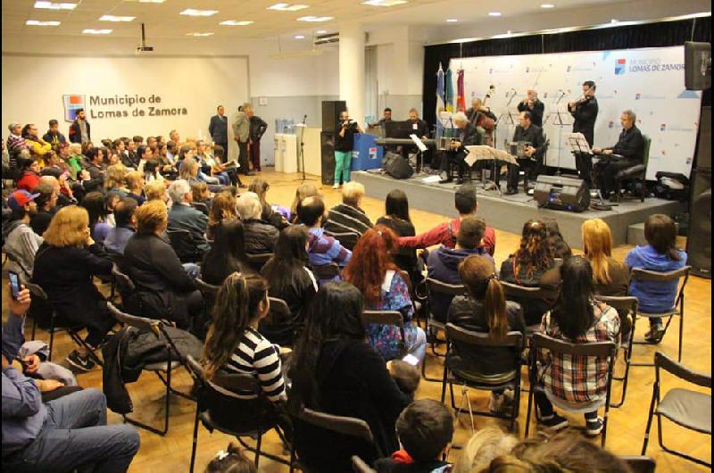 La Orquesta Municipal de Tango dio un show en el Saloacuten Eva Peroacuten del Municipio