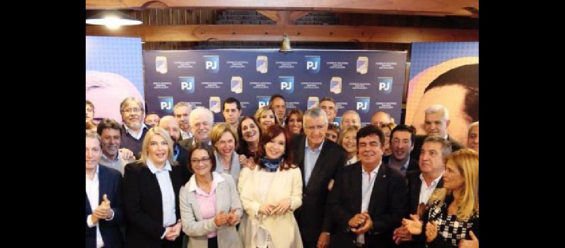 Cristina participoacute de la Cumbre del PJ donde se propuso armar un ldquogran frente electoralrdquo