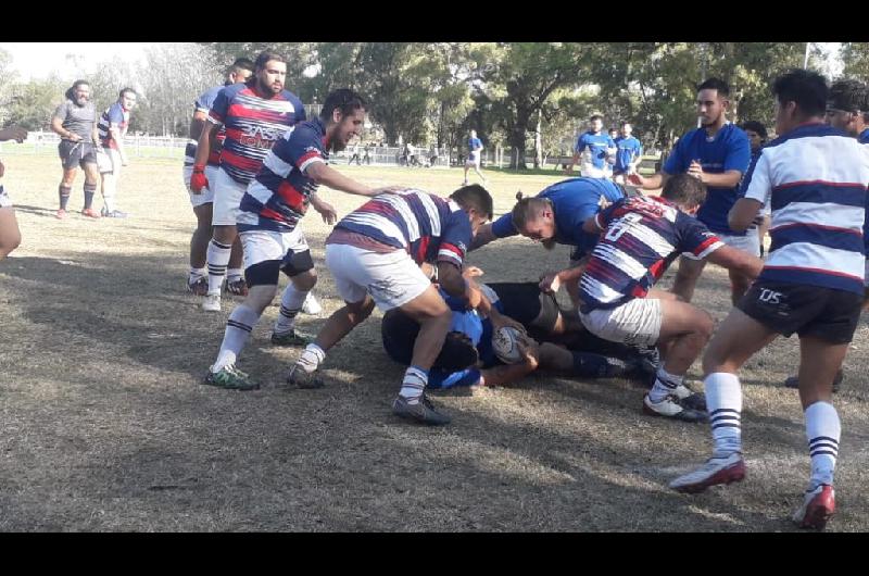 Junto a la actividad deportiva tambieacuten ayudan a los vecinos maacutes necesitados