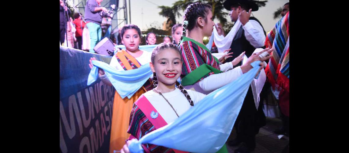 Lomas celebra la fecha patria con un Pericoacuten Nacional en la Grigera