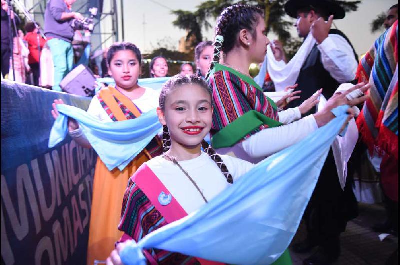 Lomas celebra la fecha patria con un Pericoacuten Nacional en la Grigera