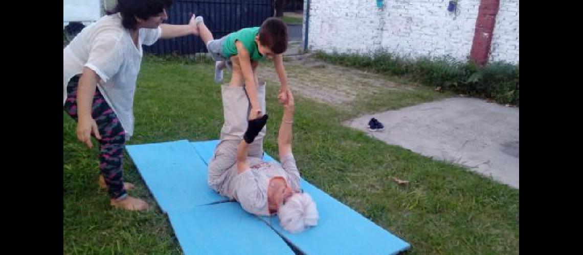 hay yoga para adultos y nintildeos 