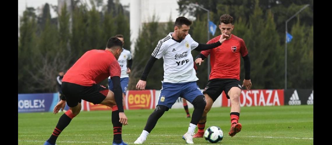 Messi anotoacute por duplicado en el amistoso