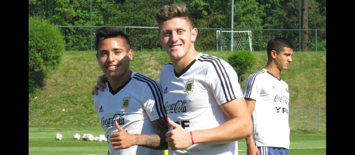 El delantero Adolfo Gaich volveraacute aser titular en el equipo delBocha Batista ante los africanos